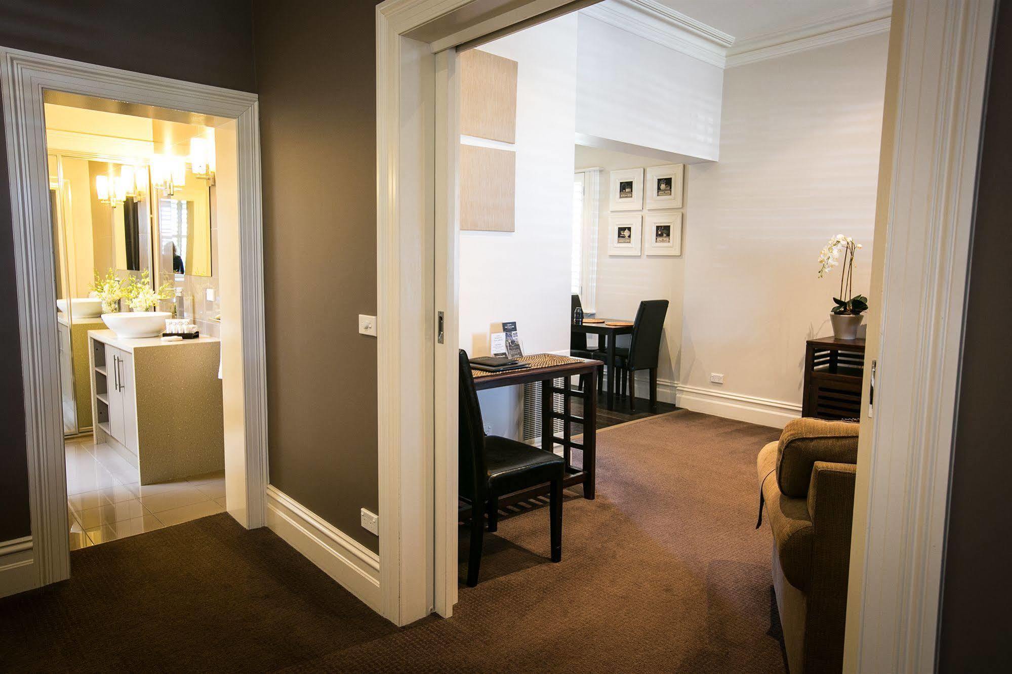 Gallery Apartments Γουόρναμπουλ Εξωτερικό φωτογραφία